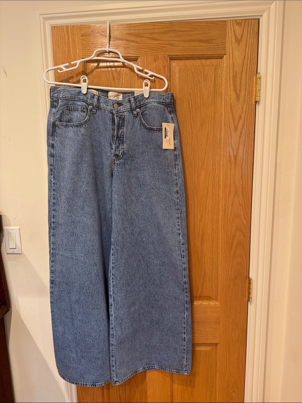 Universal Thread Women's Wide-Leg Jeans in Light Blue Denim